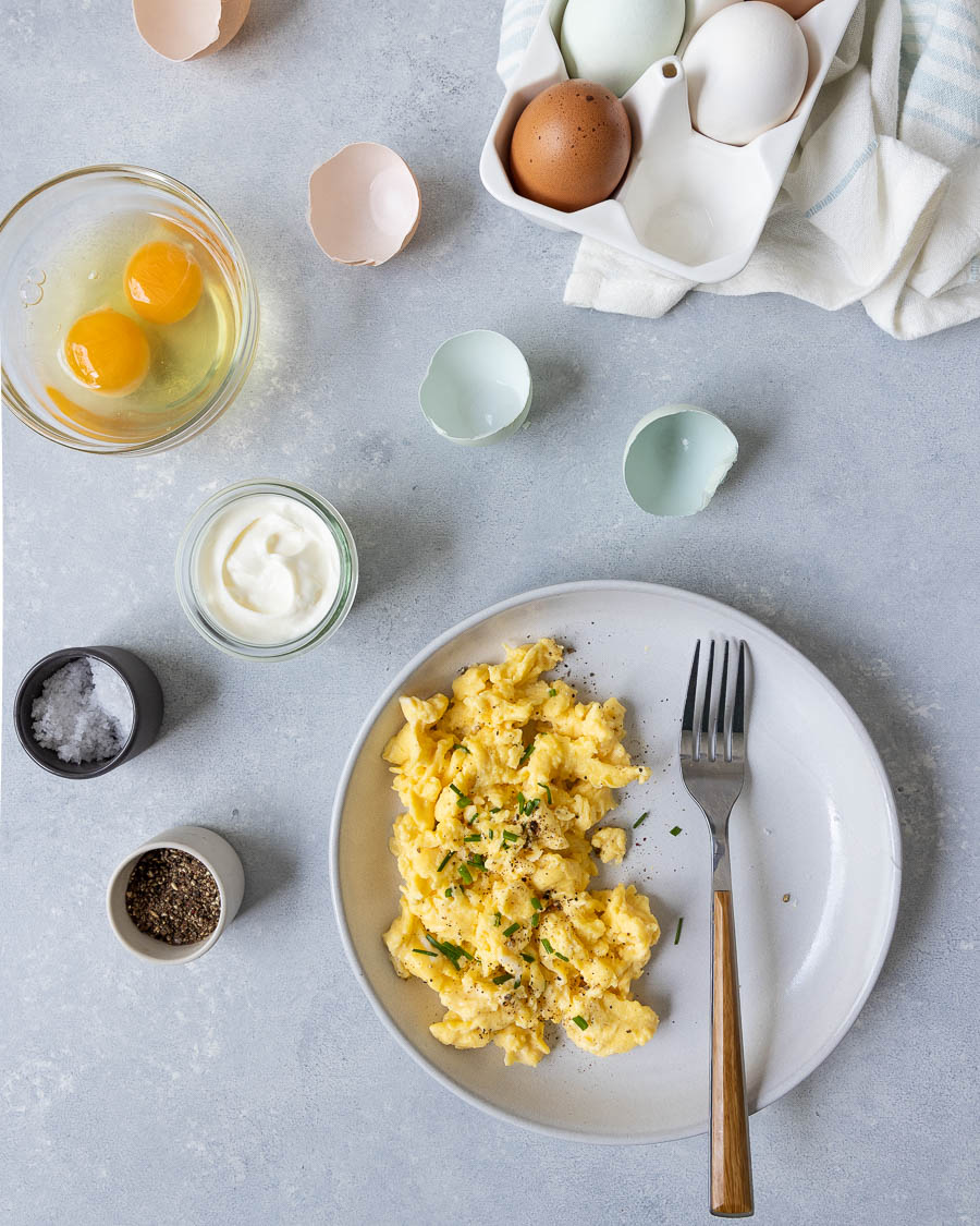 Perfect Scrambled Eggs (1 Minute Scrambled Eggs) - The Flavor Bender