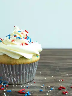 Patriotic Vanilla Confetti Cupcakes | Chez Us