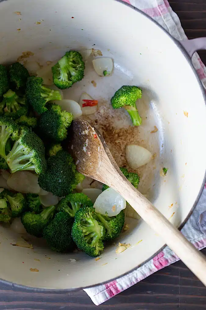 Creamy Non-Dairy Broccoli Kale Soup